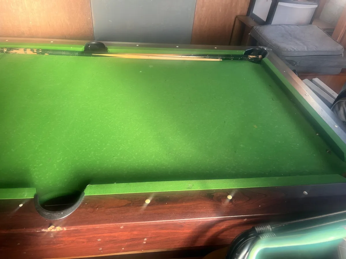 Pool table - Image 1