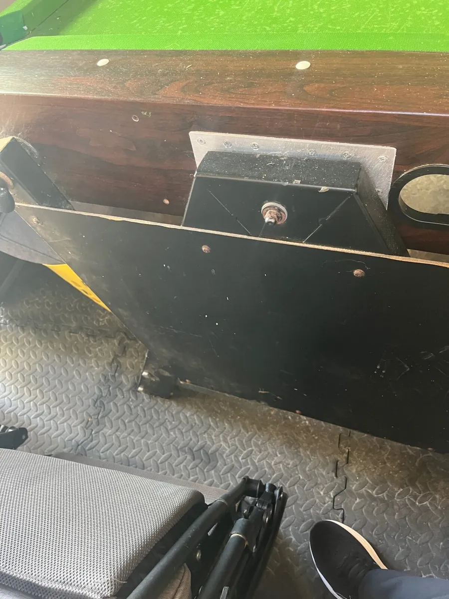 Pool table - Image 2