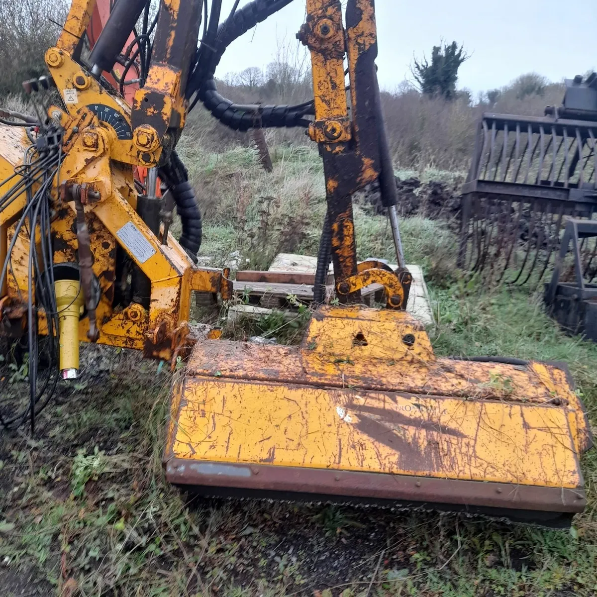 Hedge cutter. - Image 3