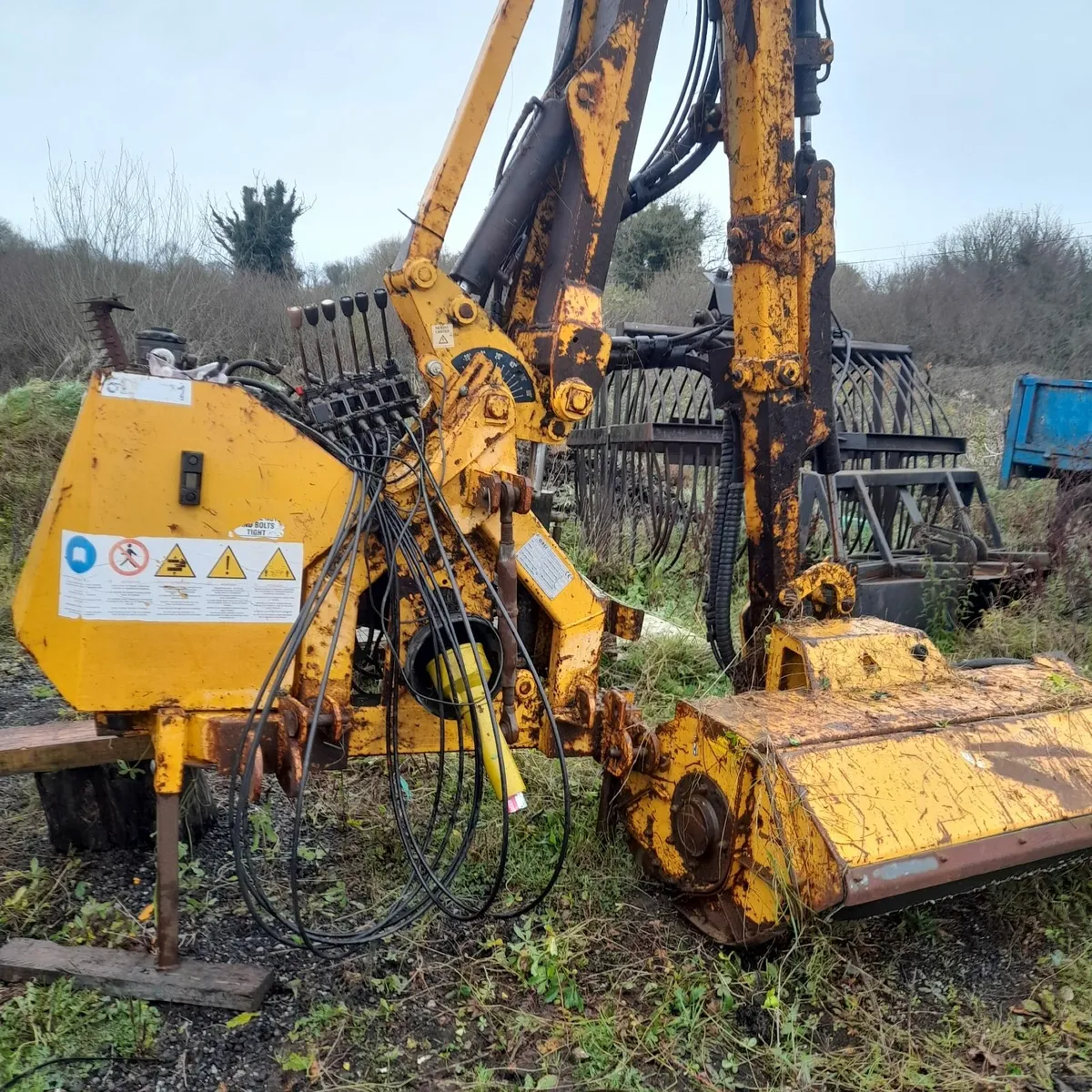 Hedge cutter. - Image 4