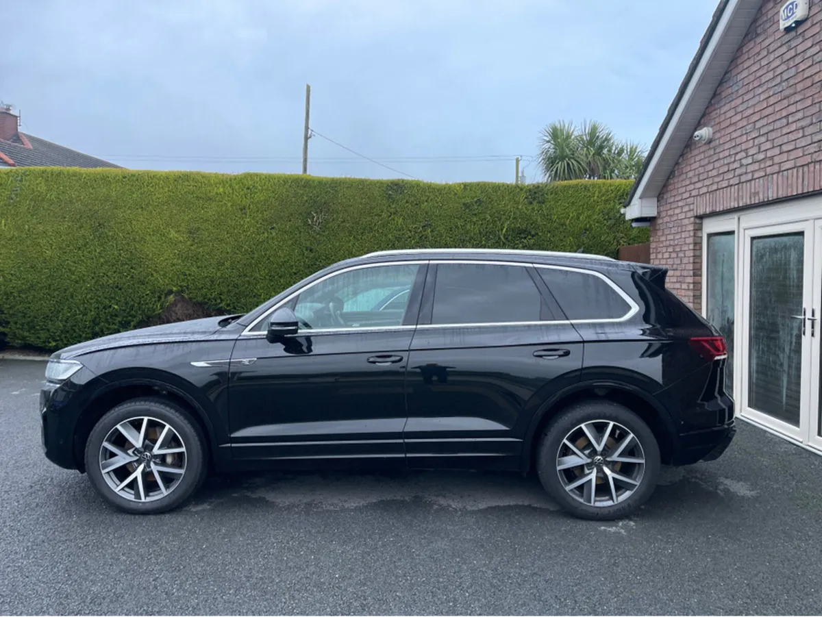 Volkswagen Touareg 3.0 TDI V6 R-LINE TDI  TRIPTRON - Image 4