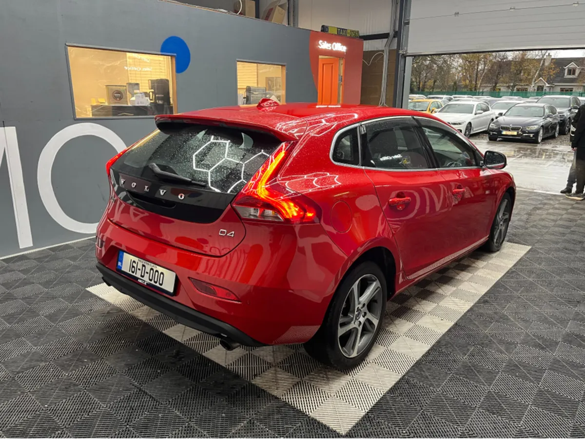 Volvo V40 2016 VOLVO V40 2.0L DIESEL / 90K KMS / A - Image 2