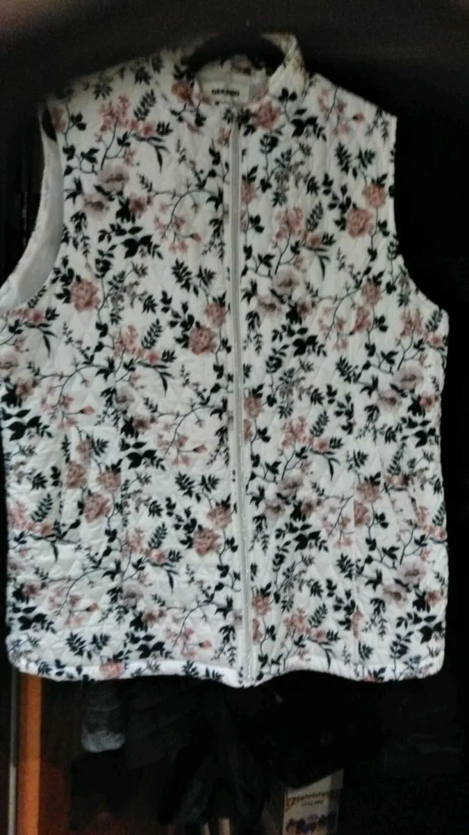 Ladies sleeveless fleece - Image 1
