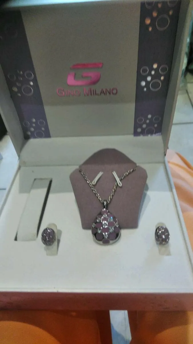 Ladies jewelry