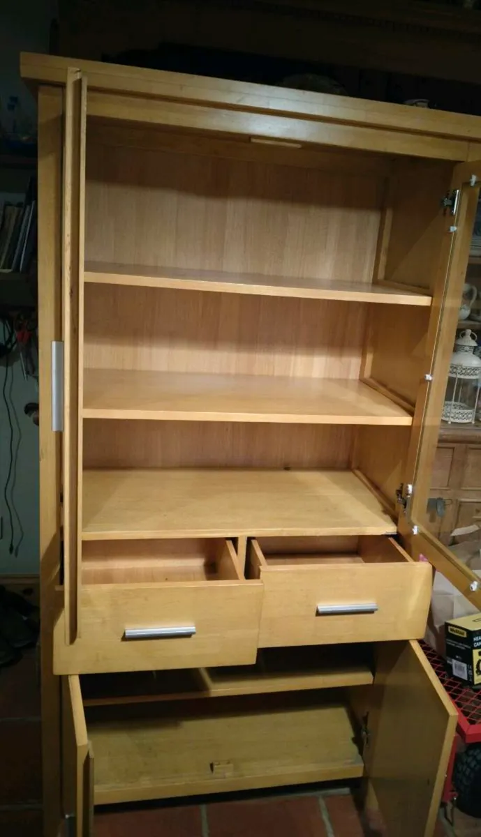 Beautiful Cabinet,solid timber with glass front - Image 3