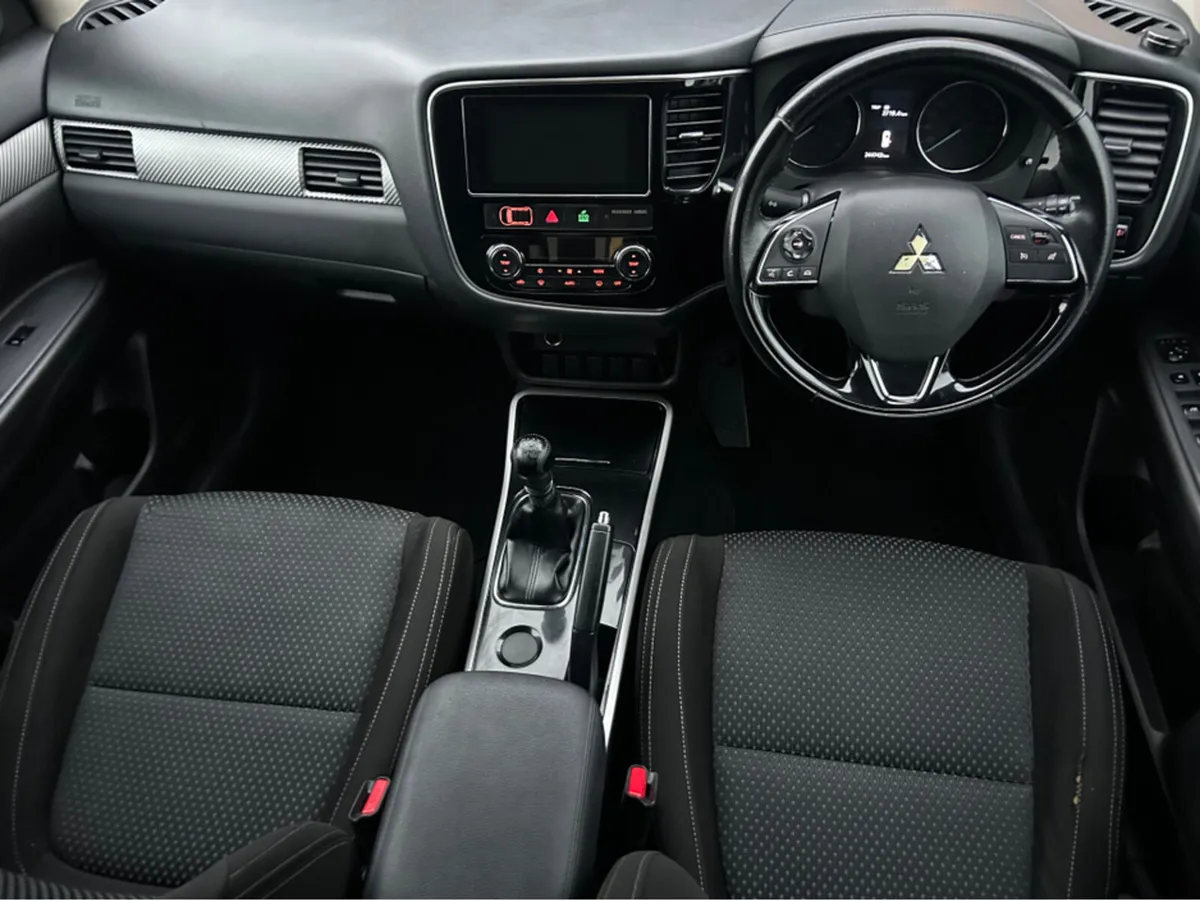 Mitsubishi Outlander OUTL 2WD 6MT 5SPEED 17MY 4DR - Image 2