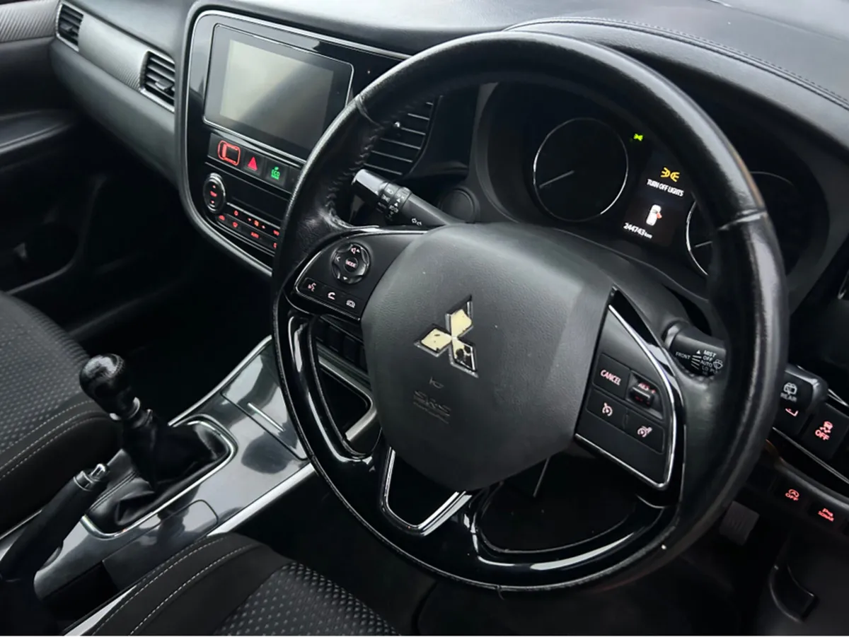 Mitsubishi Outlander OUTL 2WD 6MT 5SPEED 17MY 4DR - Image 4