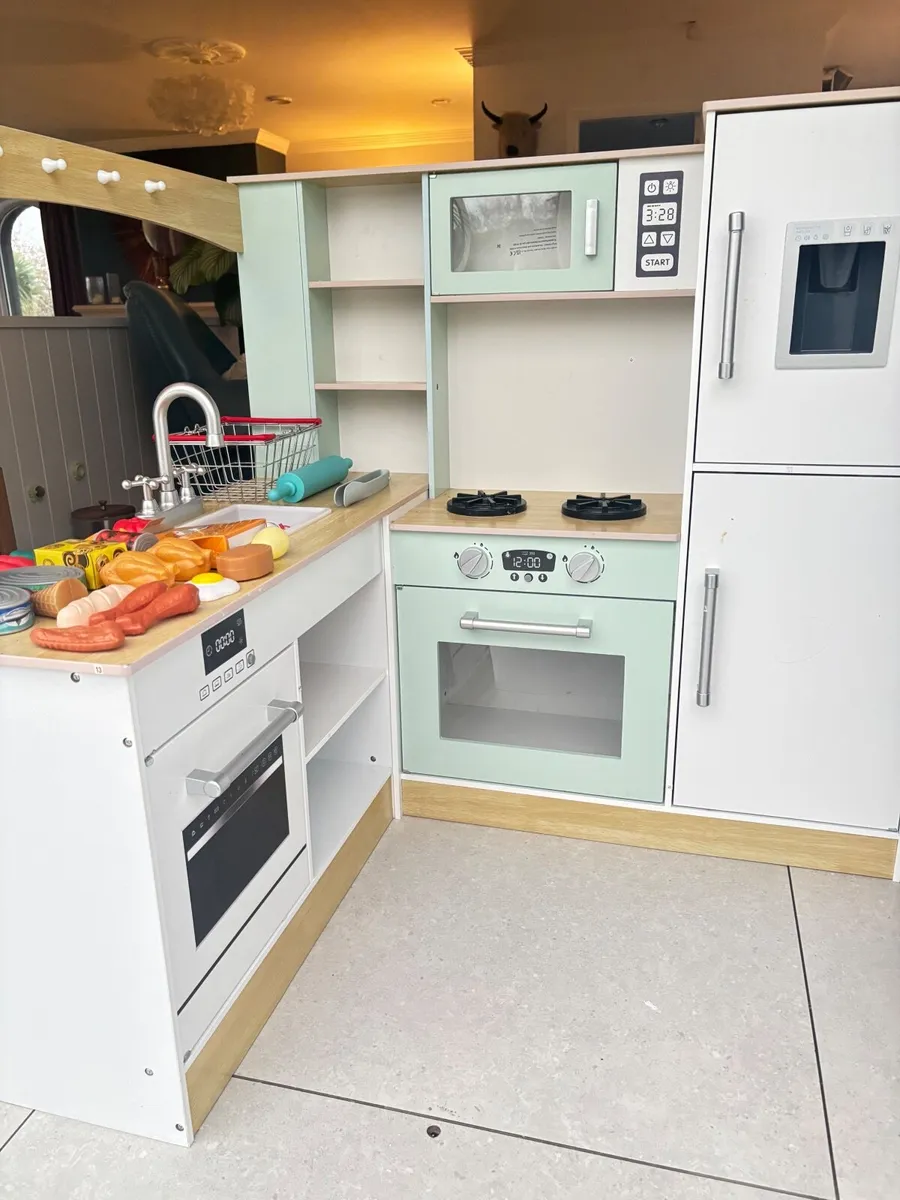 Play Kitchen in excellent condition - Image 1