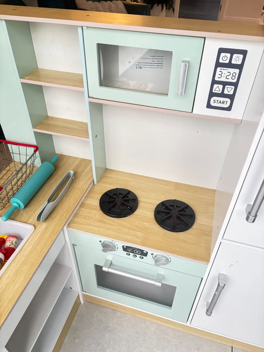 Play Kitchen in excellent condition - Image 2
