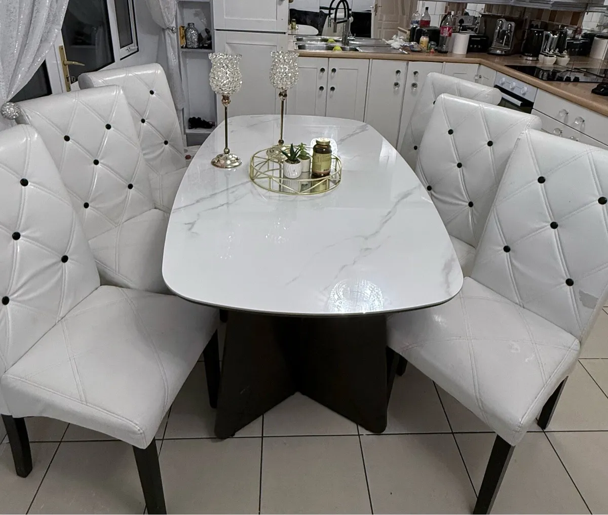 Dining table with 6 chairs - Image 1