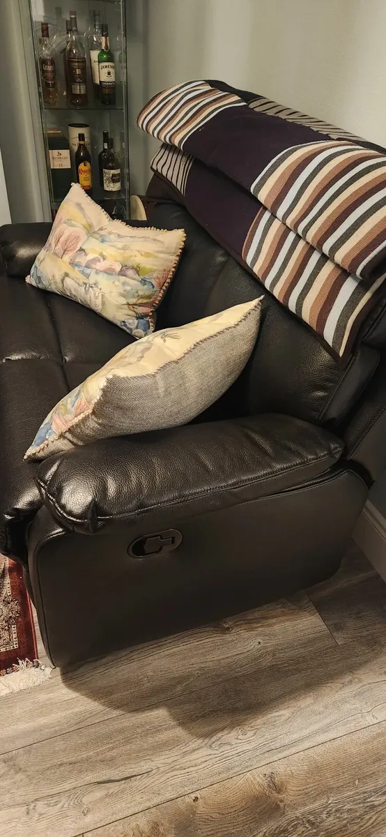 Black Leather Reclining Couches - Image 4