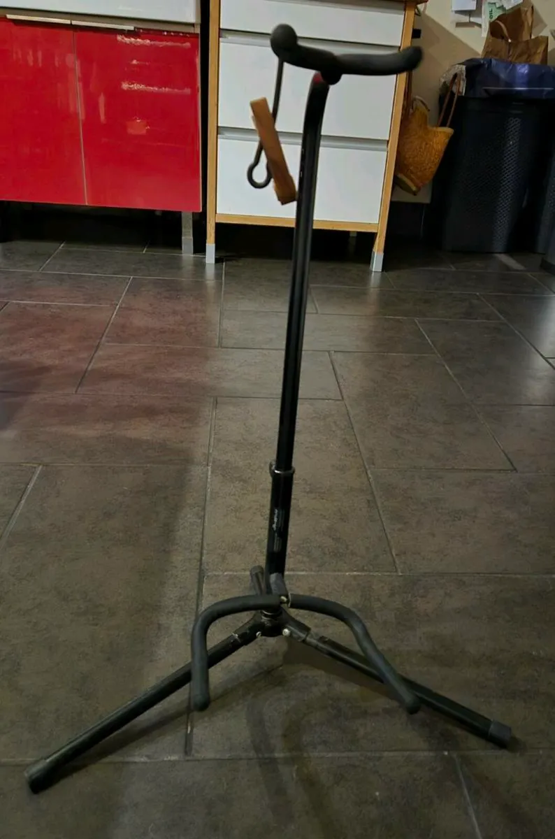 Child's guitar & stand - Image 4