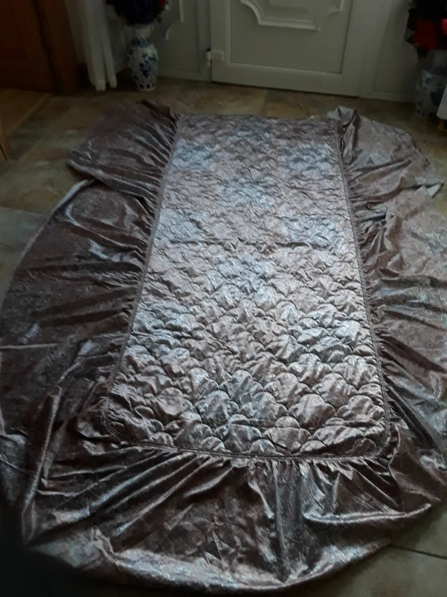 Two vintage as new single bedspreads early 80s - Image 3