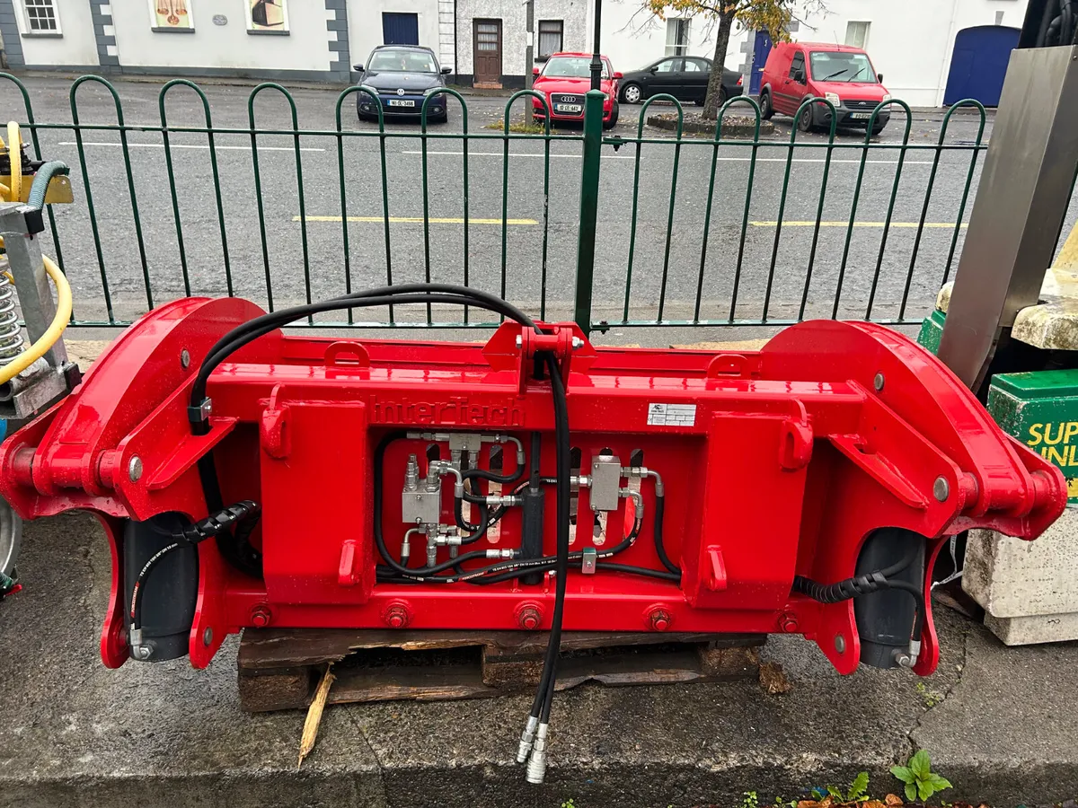 New InterTech Bale Shear - Image 2