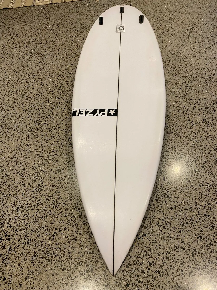 Surfboard Pyzel Tank 6'6" Like-new - Image 4
