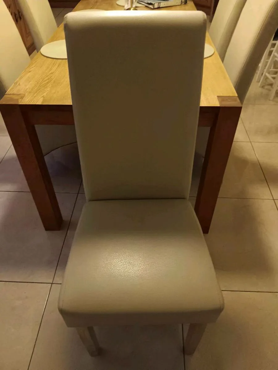 Table/chairs - Image 2