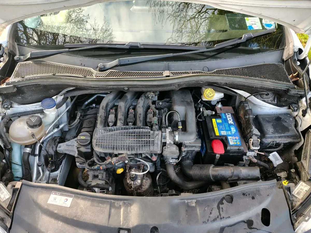 Stunning Peugeot 2008 1.2 petrol VERY LOW KM - Image 4