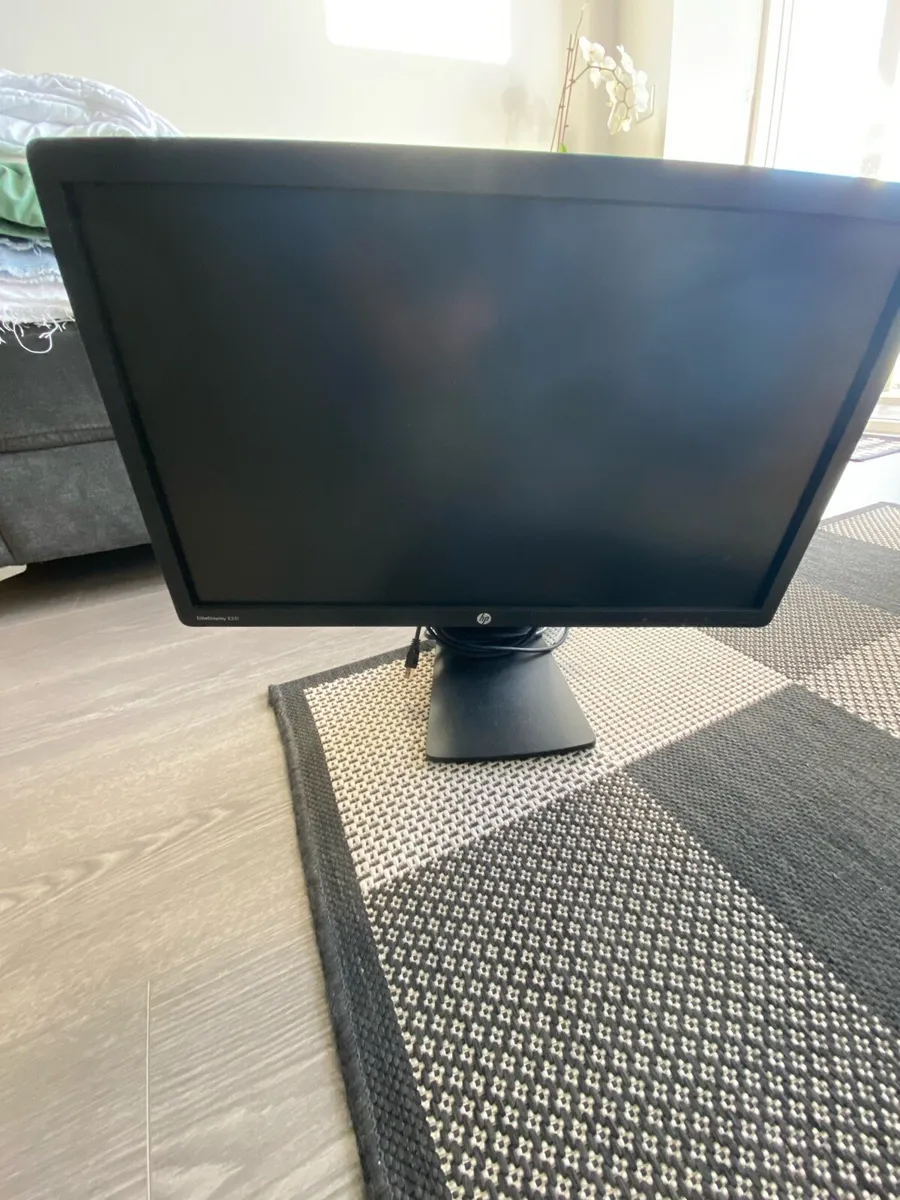Hp Elite monitor like new - Image 1