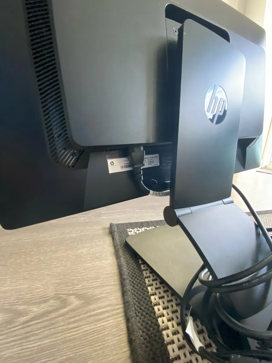 Hp Elite monitor like new - Image 2