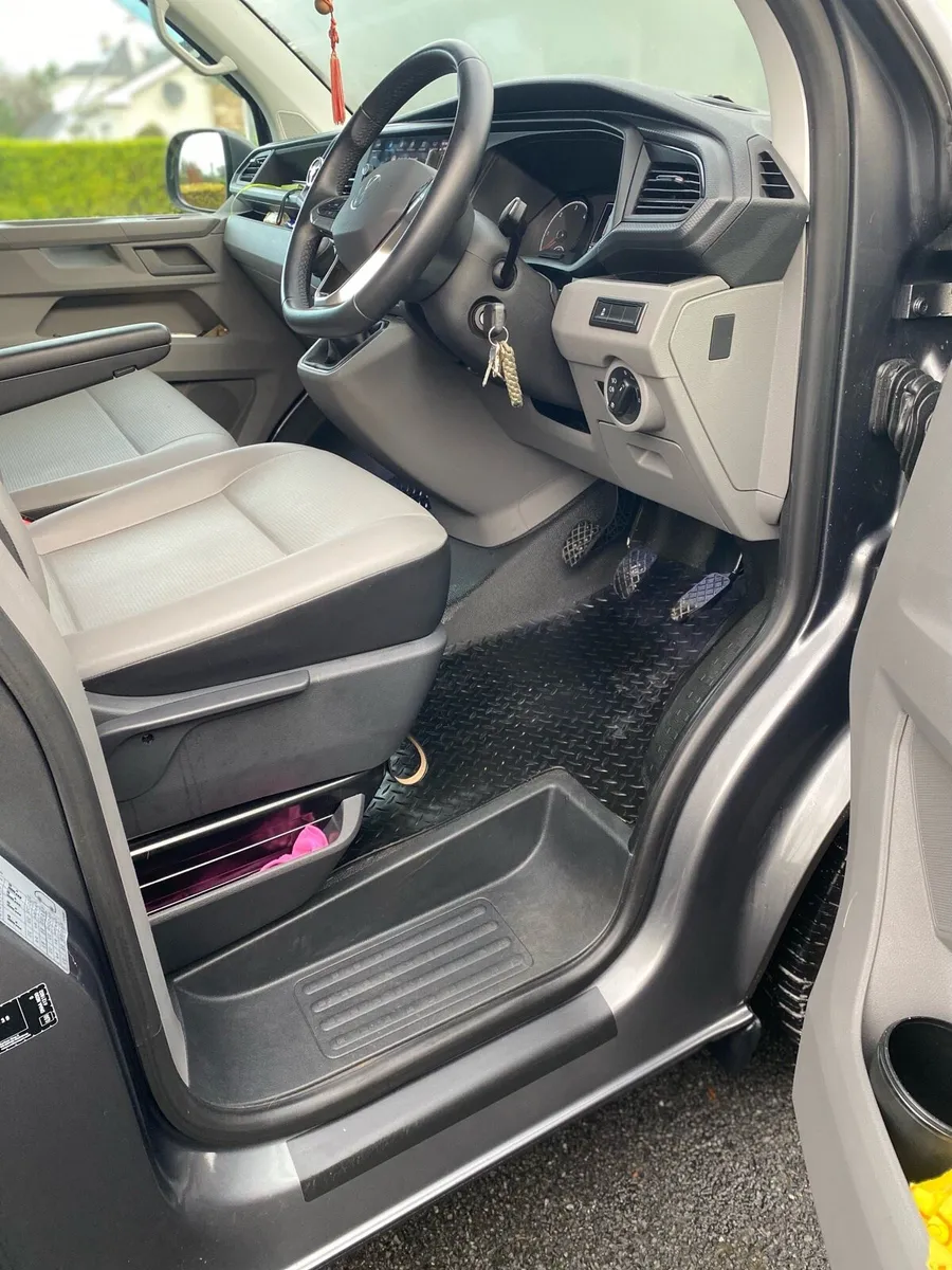 VW Transporter( 21,500 km) 2023 Highline 150Bhp. - Image 4