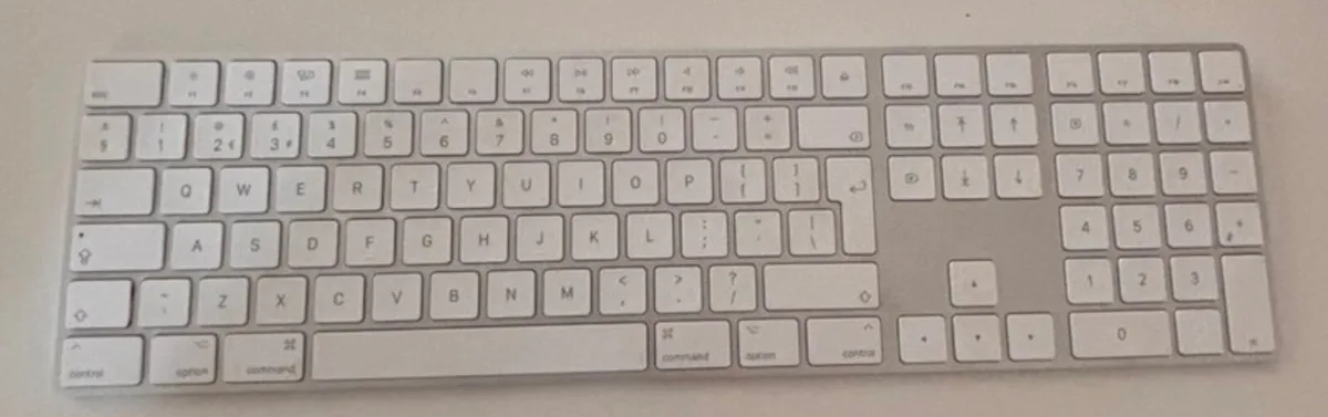 Apple Magic Keyboard - Image 2