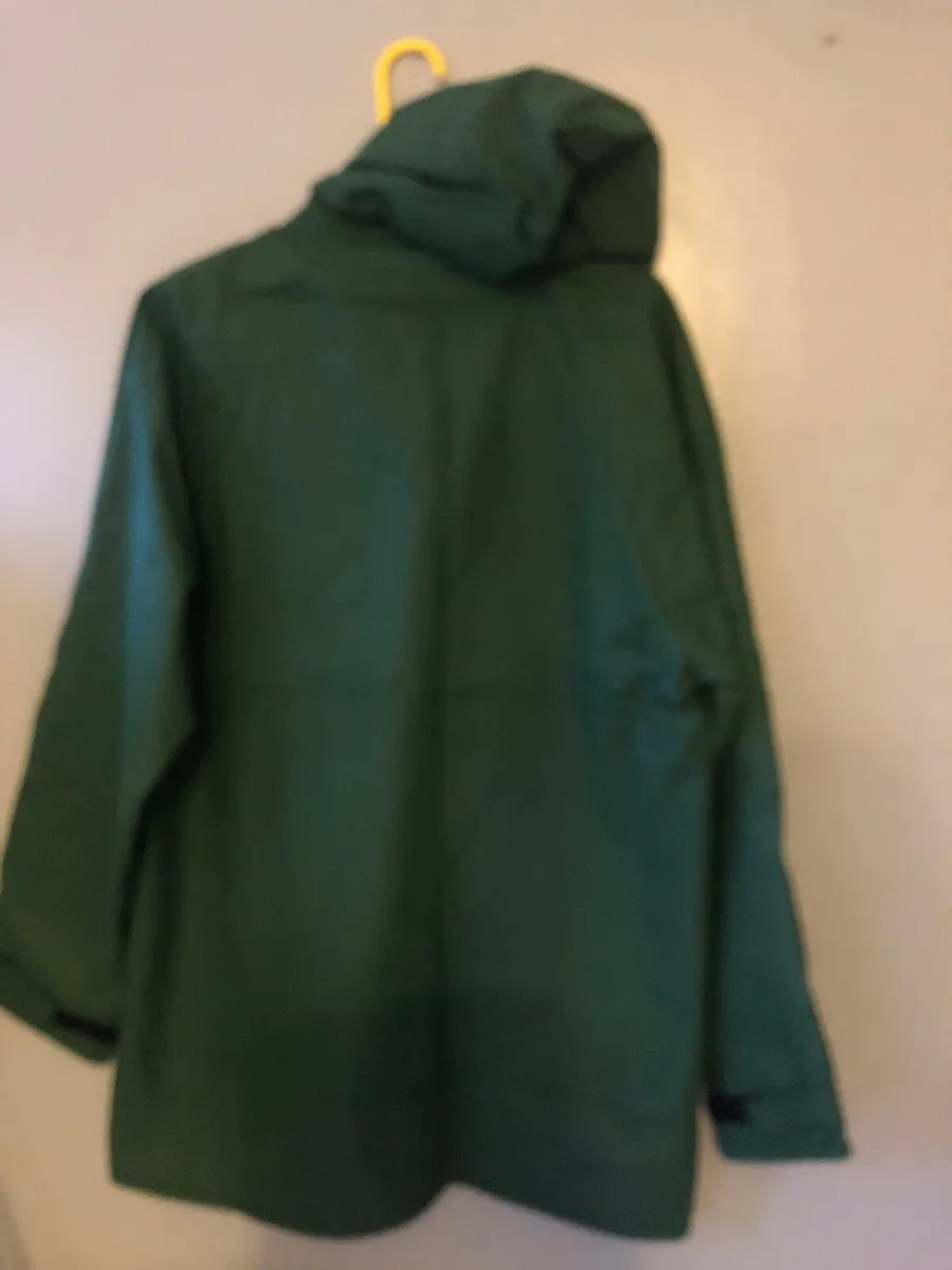 Mens BNWT rain jacket size M €15 - Image 2