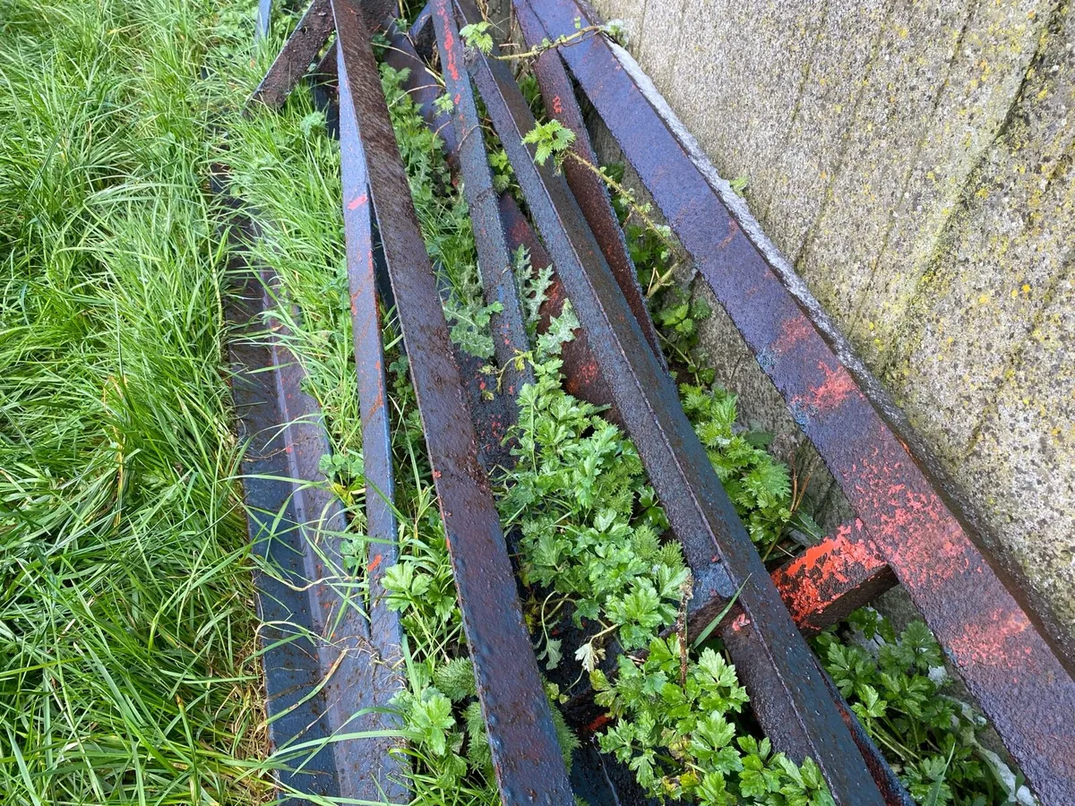 Steel trusses and uprights - Image 2