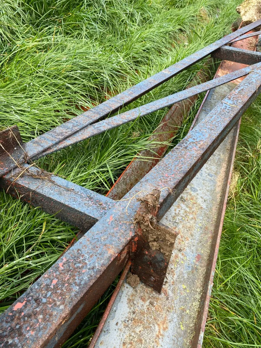 Steel trusses and uprights - Image 4