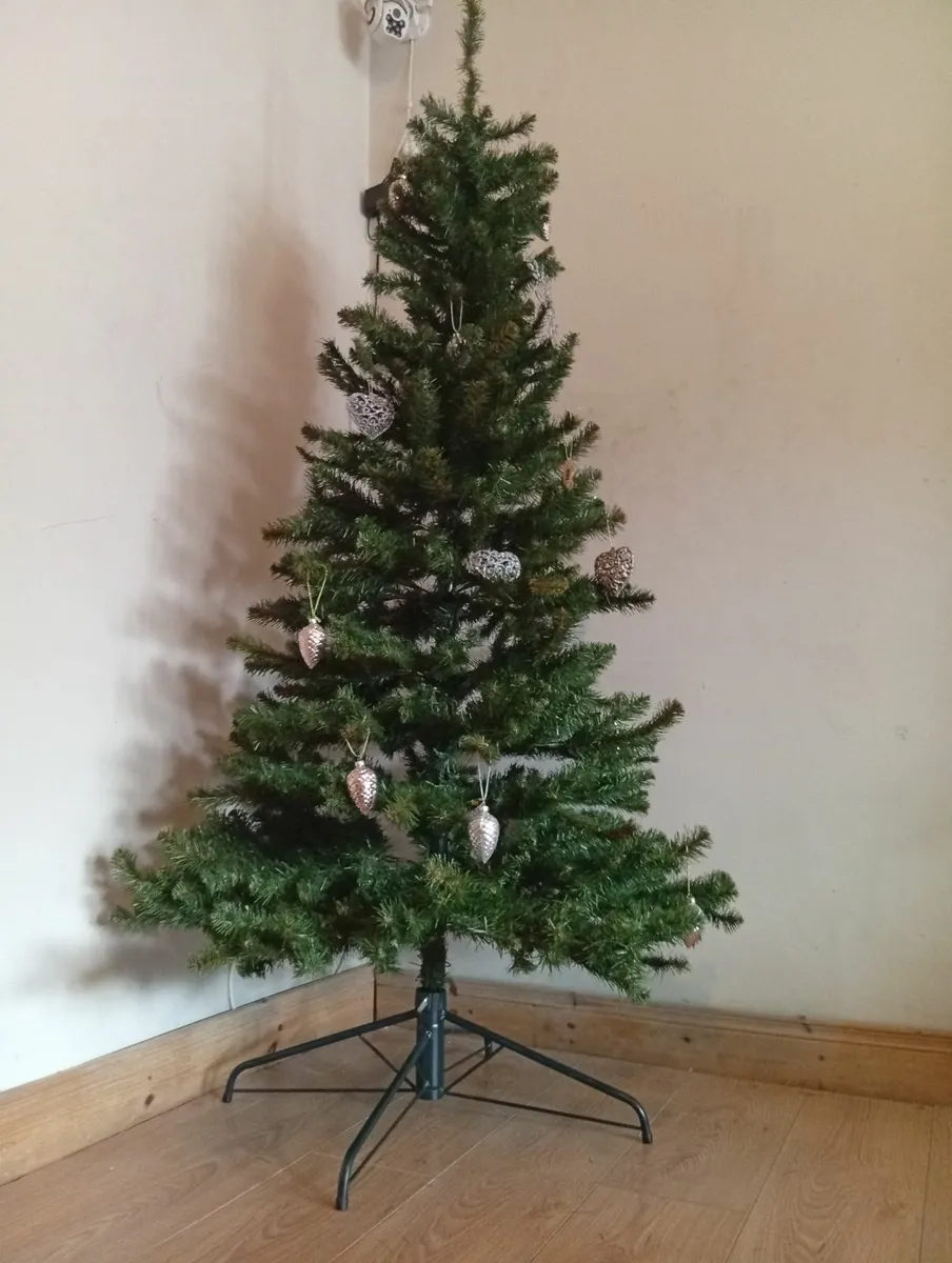 Deluxe 6ft Slim Nicolas Pine Christmas tree - Image 4