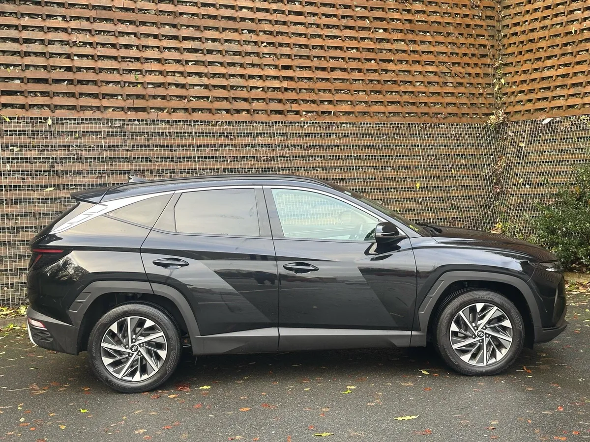 **High Spec** 221 Hyundai Tucson Executive Plus - Image 2