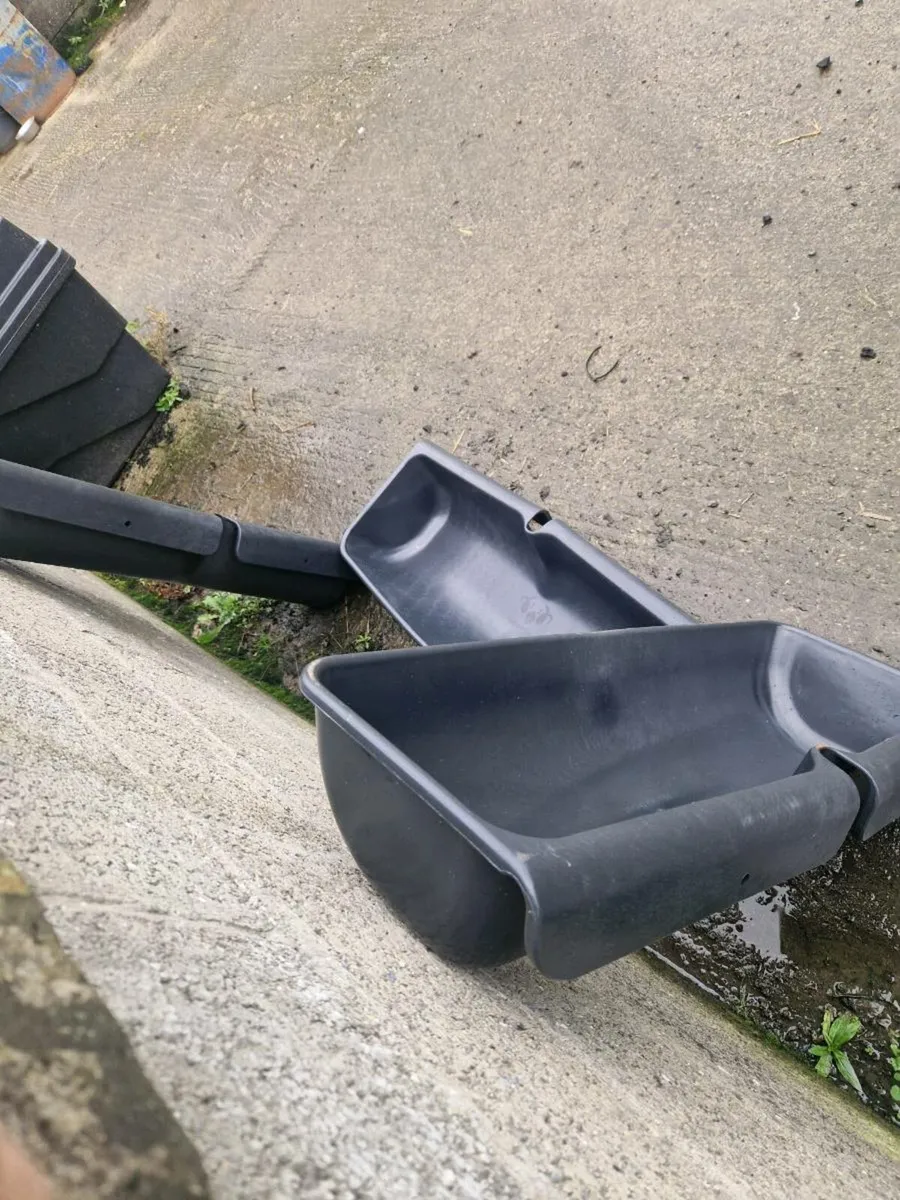 Feeding trucks - Image 1