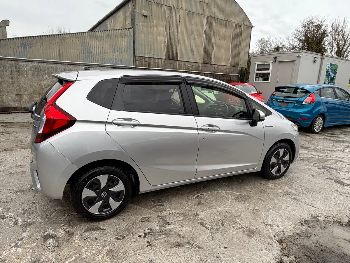 Honda Fit Hybrid 2016 - Image 4