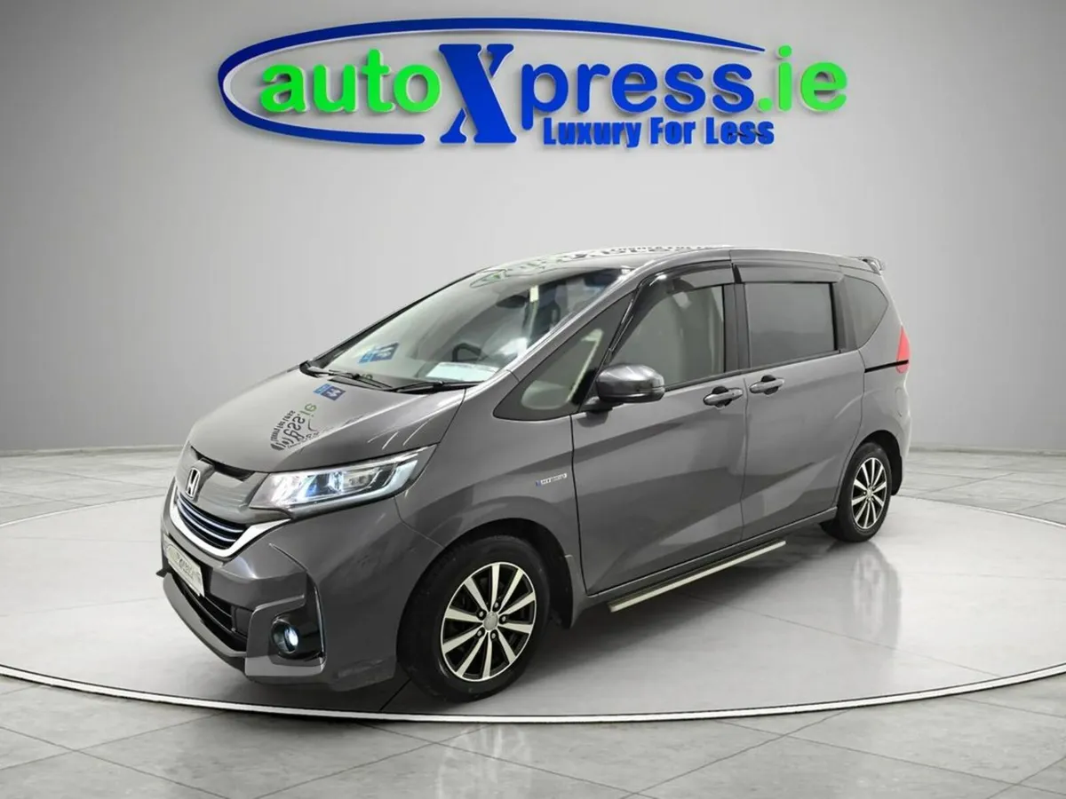 Honda Freed + 1.5 Hybrid Automatic, Reversing came - Image 3