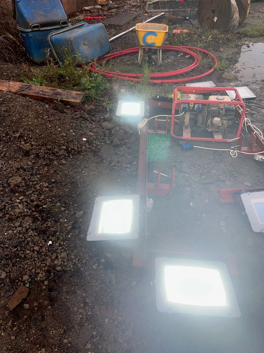 External spot lights - Image 1