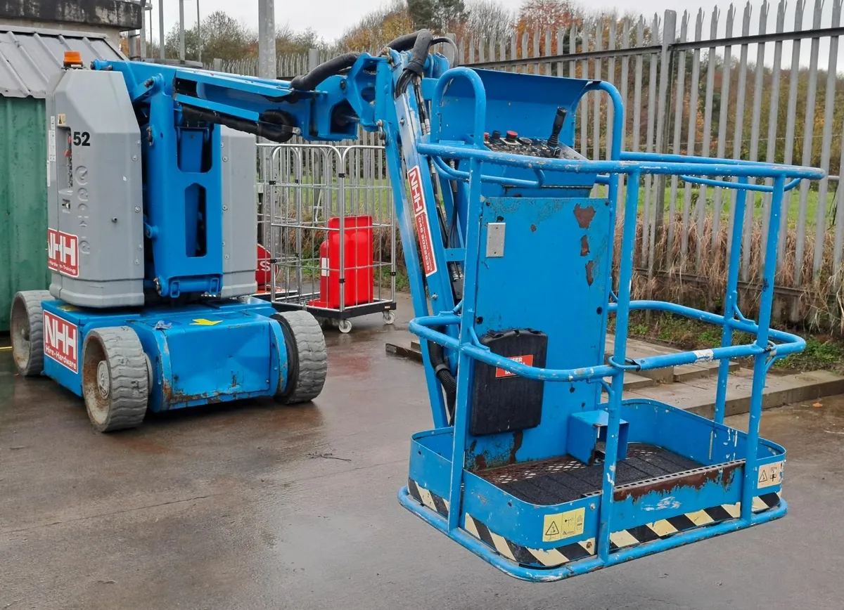GENIE Z30/20 BOOM LIFT - Image 1