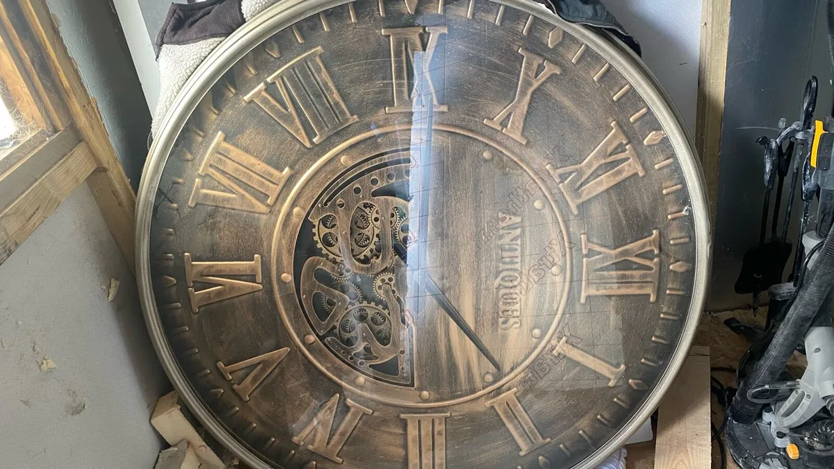 Pictures and steampunk clock - Image 1