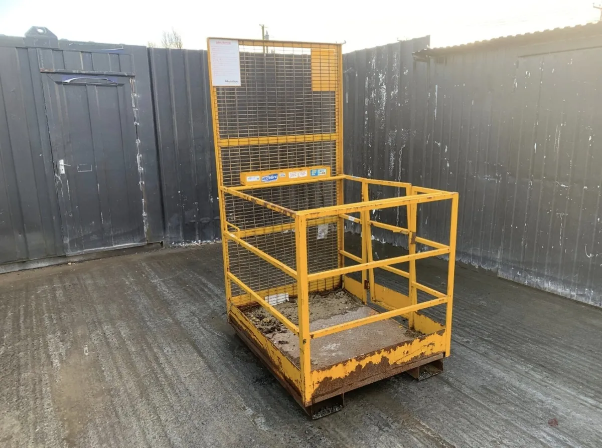 Man Cage To Suit Forks - Image 1
