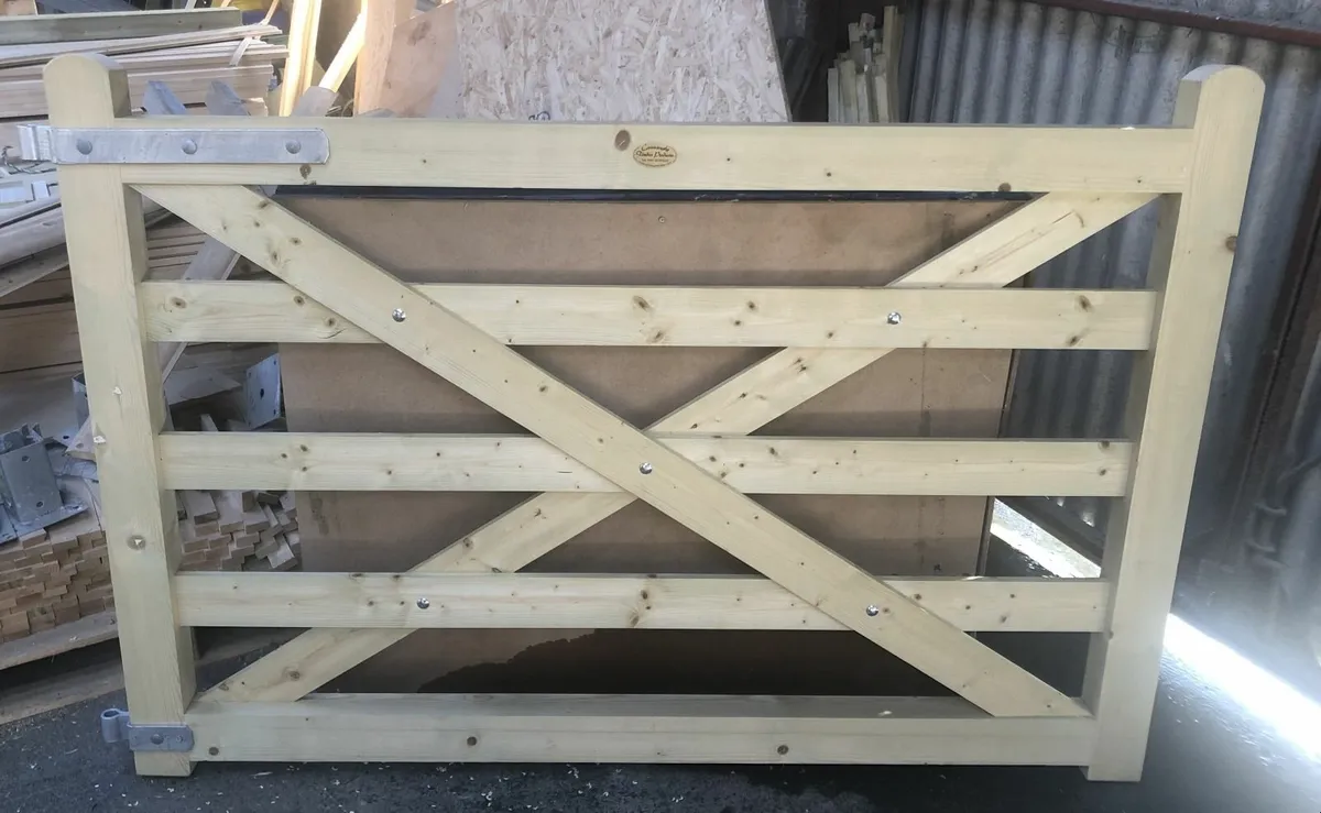 Timber Nutgrove gate- open both way hinges - Image 1
