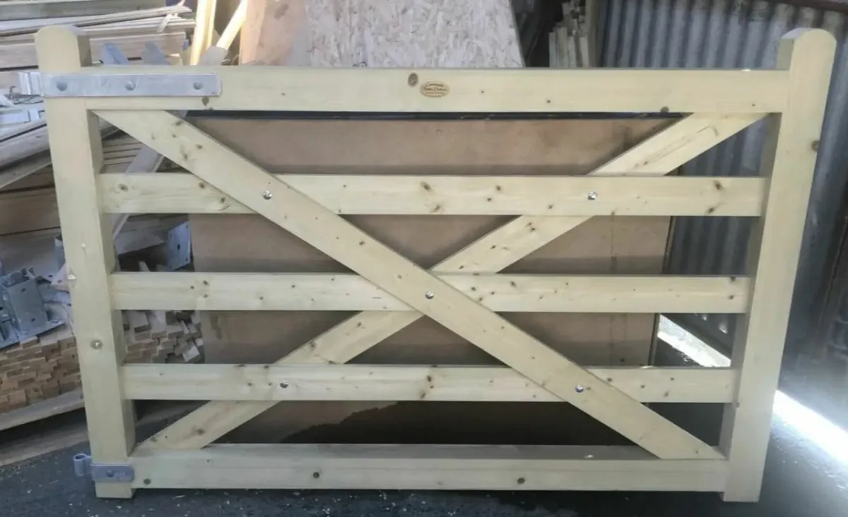 Timber Nutgrove gate- open both way hinges - Image 2