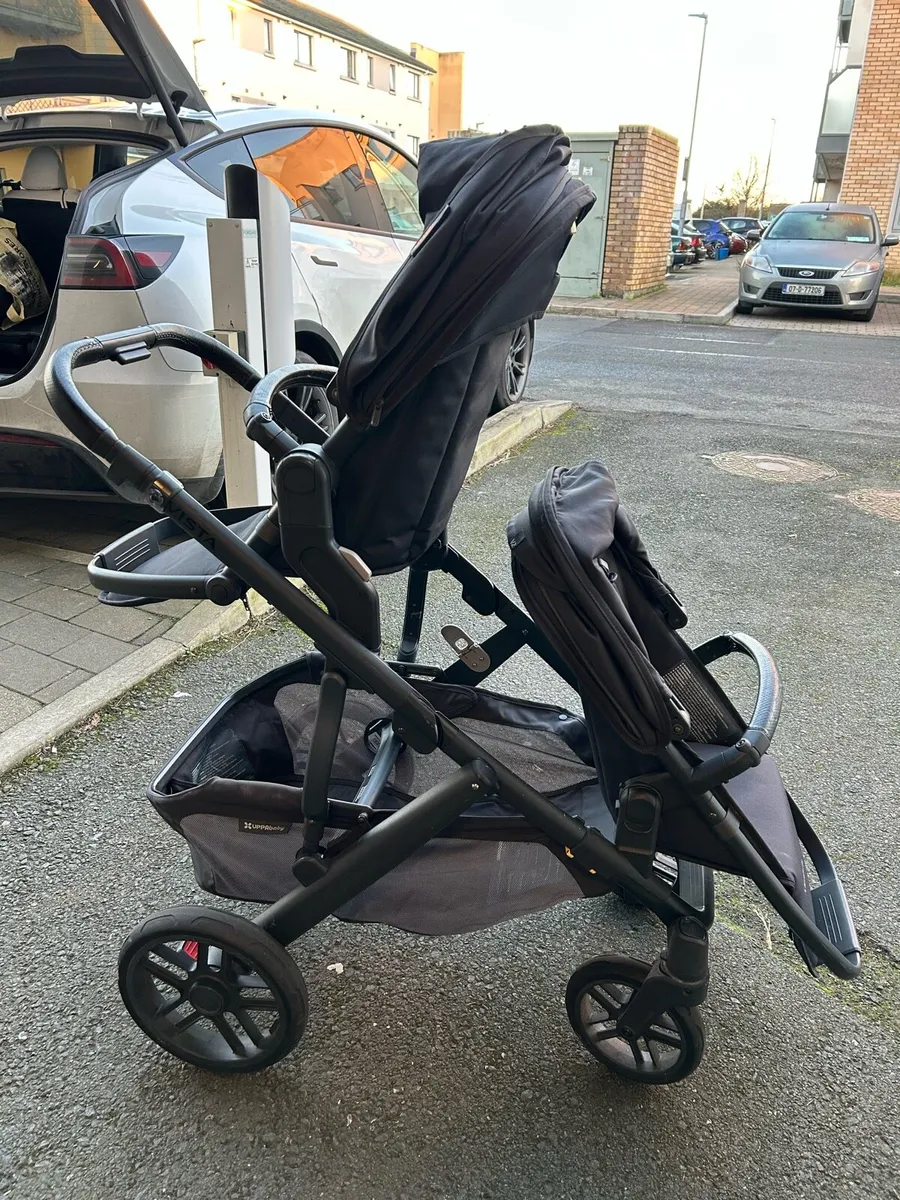 Uppababy Vista V2 Double Stroller with accessories - Image 2