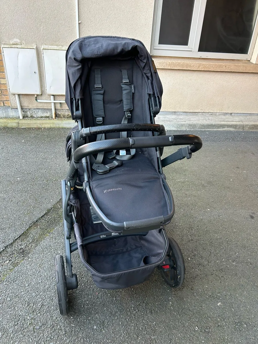 Uppababy Vista V2 Double Stroller with accessories - Image 3