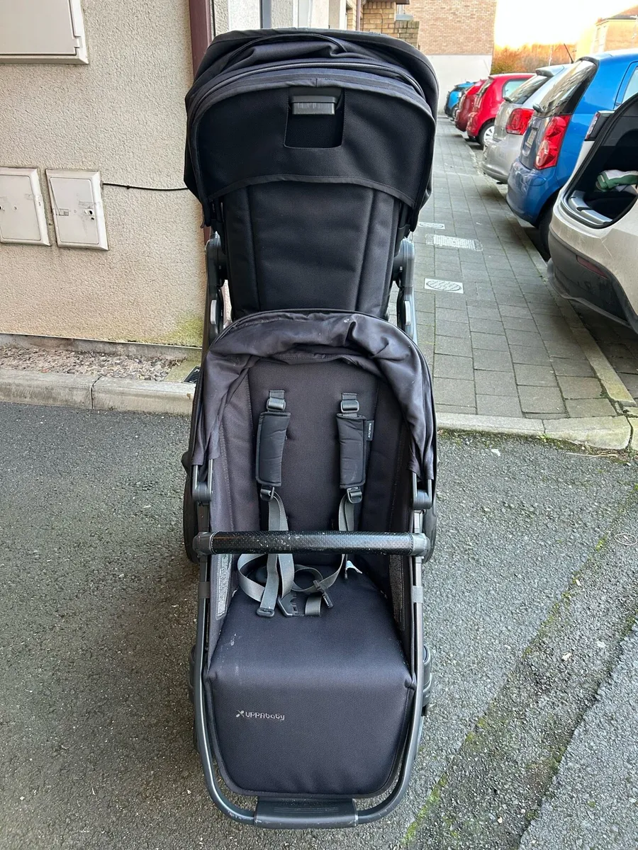 Uppababy Vista V2 Double Stroller with accessories - Image 4