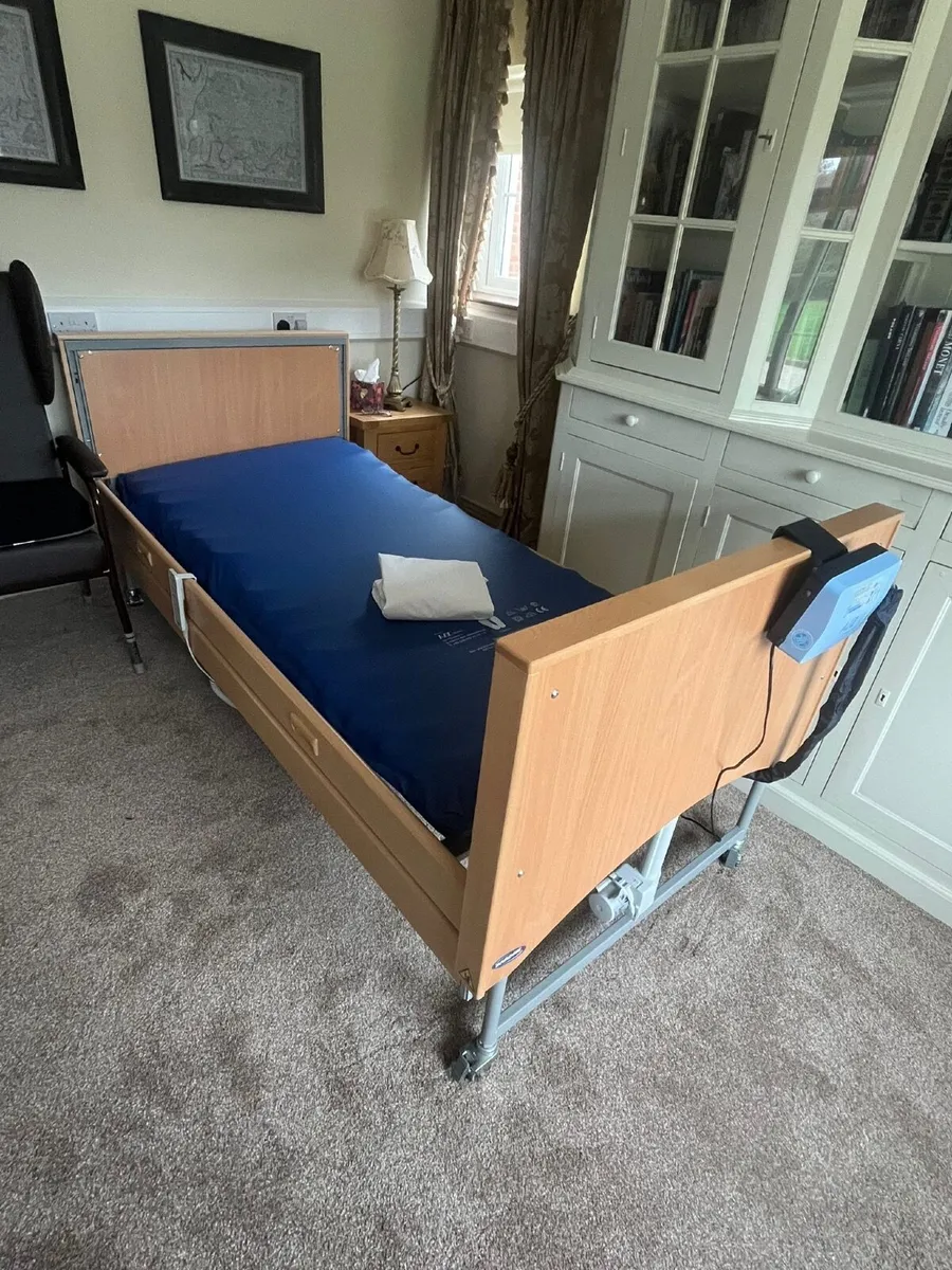 Hospital bed - Image 1