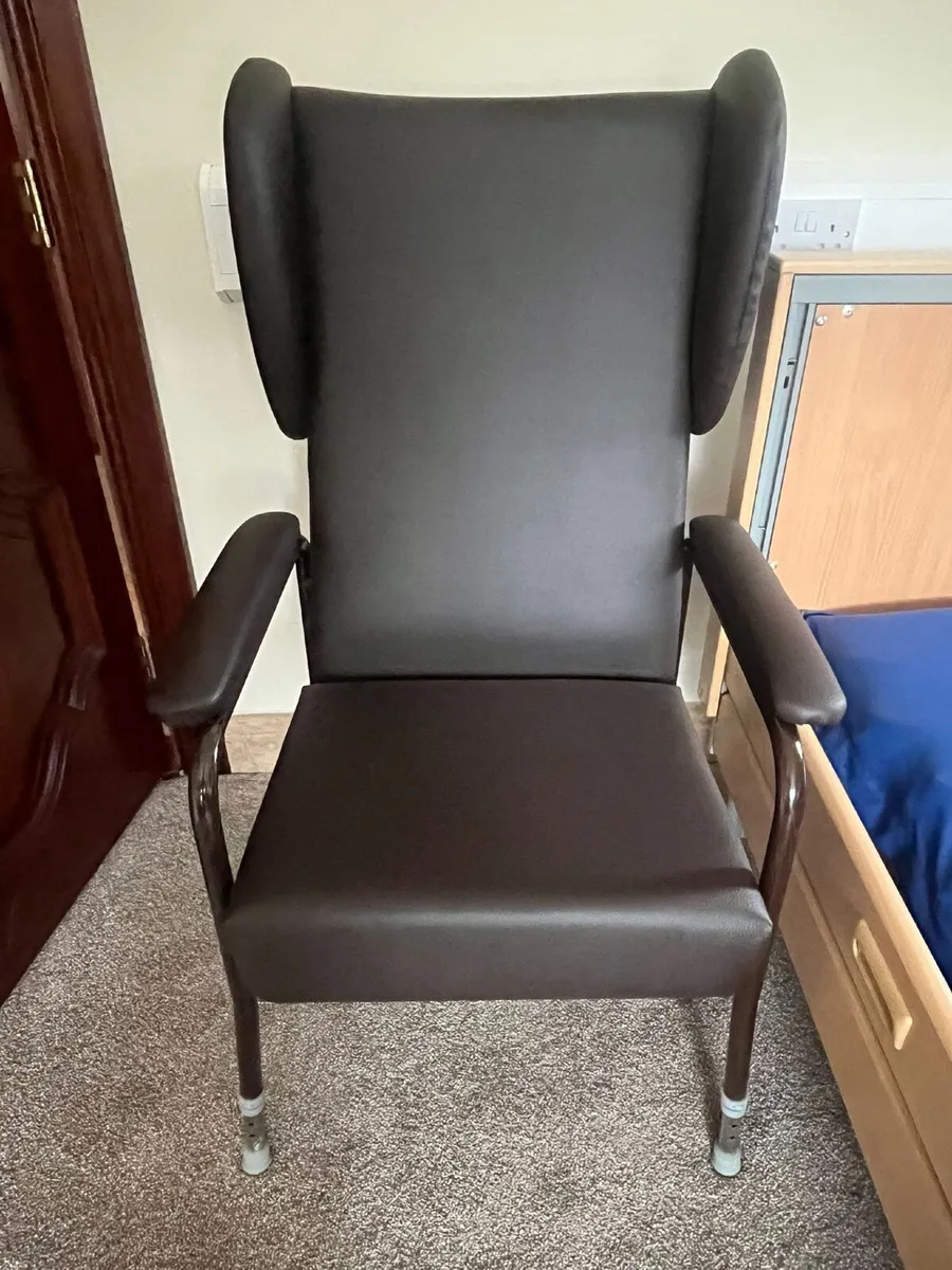 Brown chair - Image 1