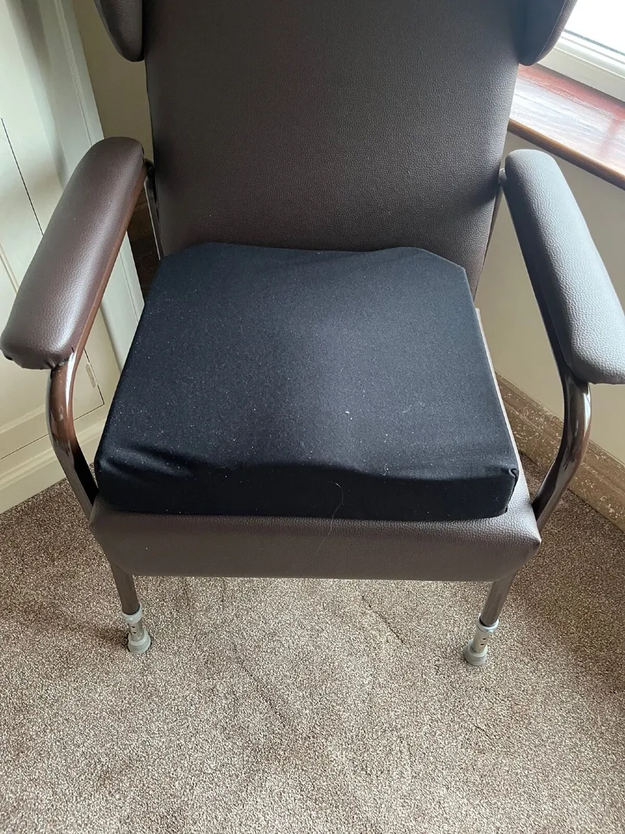 Brown chair - Image 3