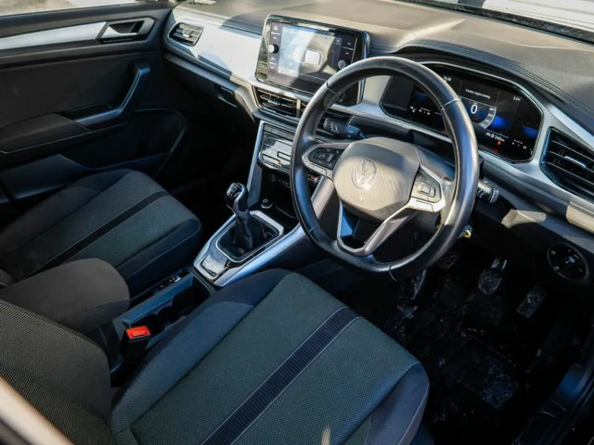 Volkswagen T-Roc Life 1.0 TSI M6F 110HP 5DR - Image 4