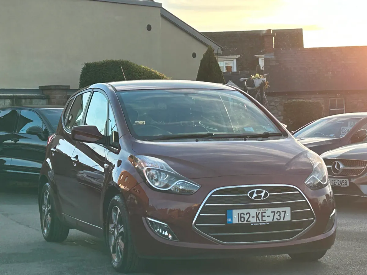 Hyundai ix20 1.4 PETROL DELUXE *LOW KMS* - Image 3