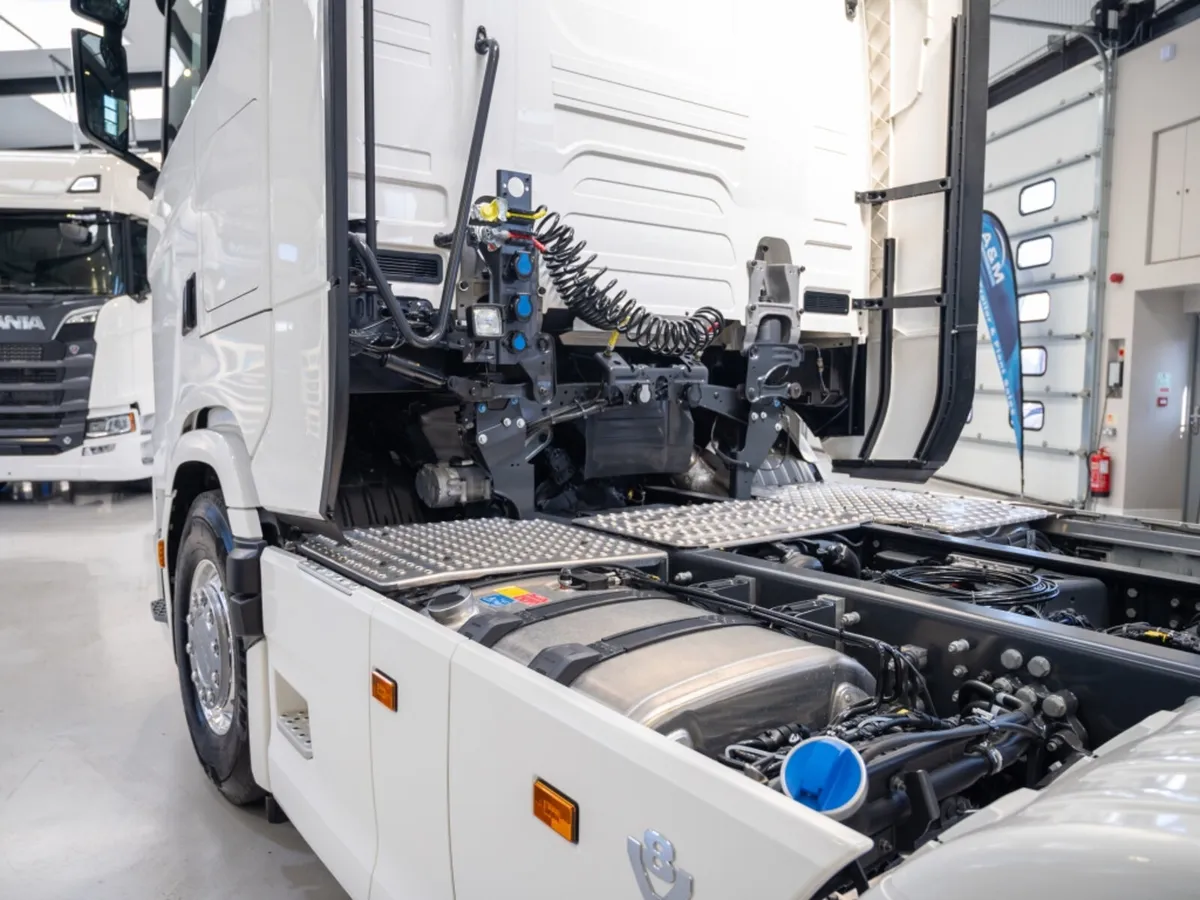 NEW 2025 SCANIA 770S V8 - 6X2 TWIN TAG - PTO PREP - Image 4