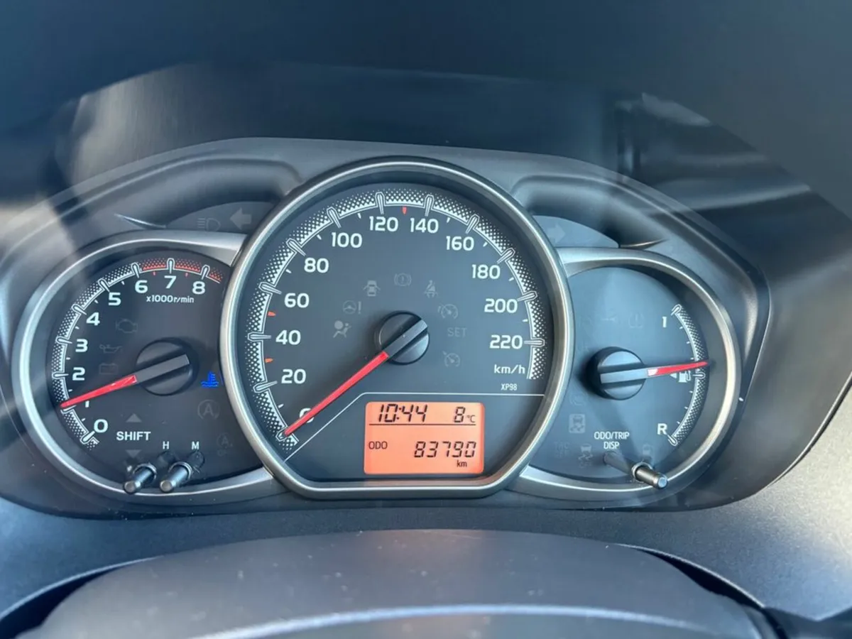 Toyota Yaris 1.0 Luna MC 83Km - Image 2