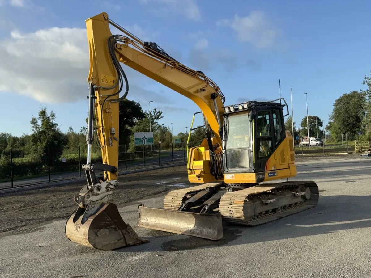 2023 LIUGONG 913FCR SITE-READY W/BUCKETS & BLADE - Image 4